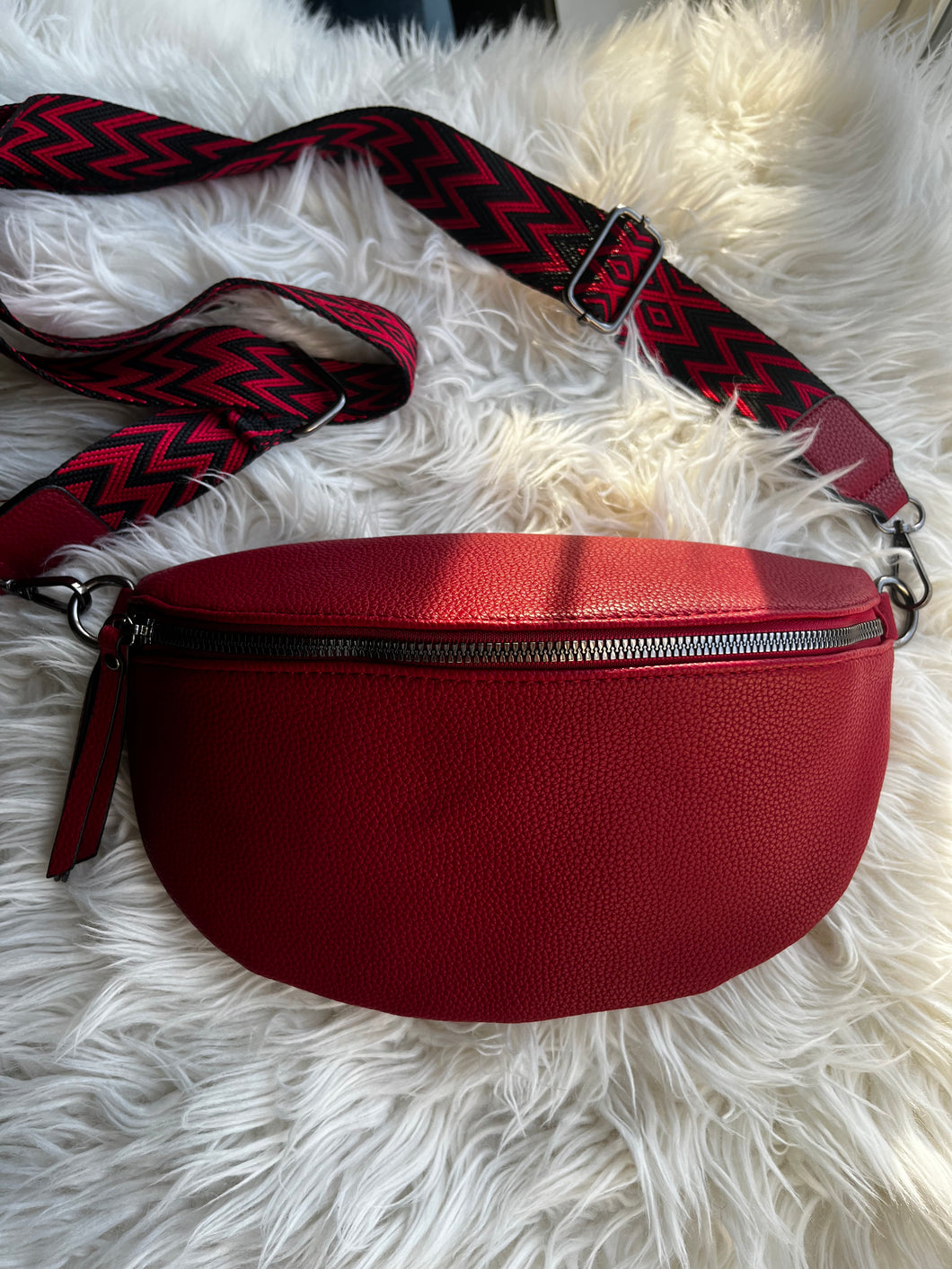 AMIGO premium vegan leather crossbody bag | cranberry