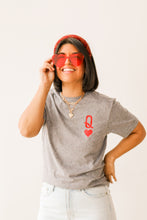 Load image into Gallery viewer, queen of hearts graphic tee
