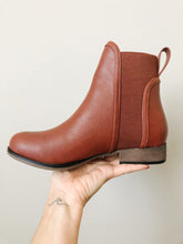 Load image into Gallery viewer, ollie chelsea leather booties
