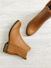 Load image into Gallery viewer, ollie chelsea leather booties
