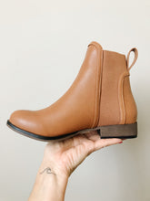 Load image into Gallery viewer, ollie chelsea leather booties
