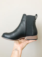 Load image into Gallery viewer, ollie chelsea leather booties
